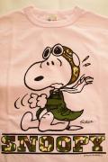 BUZZ RICKSON'S (バズリクソンズ) × PEANUTS (ピーナッツ)　半袖Tシャツ　BR76690　"SNOOPY, M-65 FIELD JACKET"　ピンク
