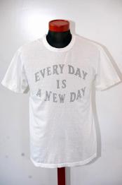 UES (ウエス)　半袖Tシャツ　652408　"NEW DAY"　ホワイト