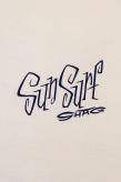 SUN SURF (サンサーフ)　半袖Tシャツ　SS79012　"BARRACUDA" by SHAG　オフホワイト